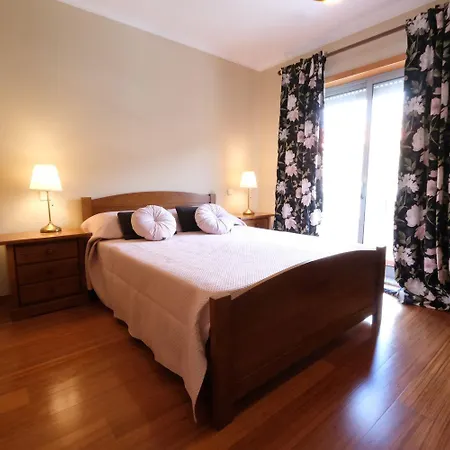 Villa High Standard In A Quality With Pool, Tennis And View Of The Ocean In Antas 12 People Esposende