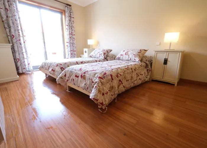 Villa High Standard In A Quality With Pool, Tennis And View Of The Ocean In Antas 12 People Esposende